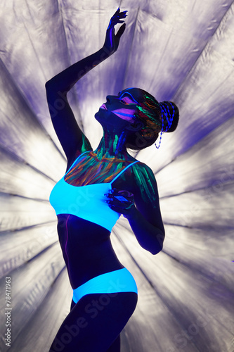 Fototapeta na wymiar Image of graceful girl with luminous body art