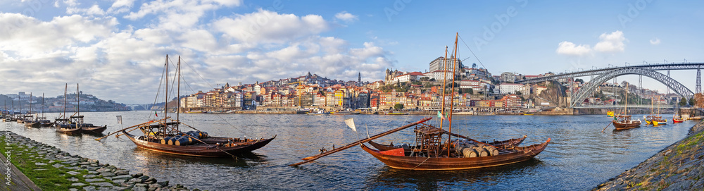 The Rabelo Boats and the Dom Luis I Bridge. Porto, Portugal - obrazy, fototapety, plakaty 