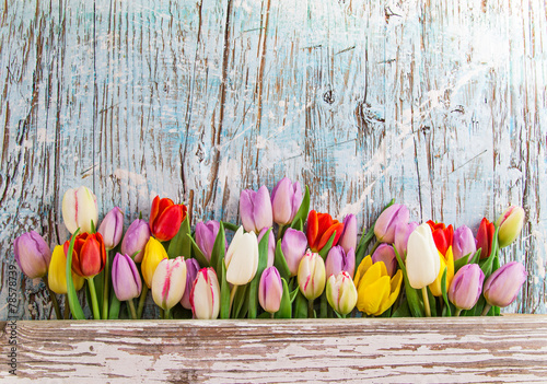 Naklejka dekoracyjna Beautiful bouquet of tulips on wooden table.