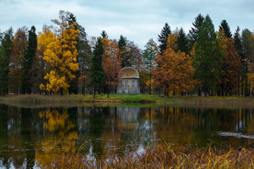 Wall Mural - lake in the beautiful autumn park