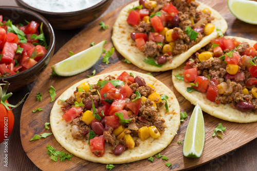 Fényképezés tortillas with chili con carne and tomato salsa on wooden board
