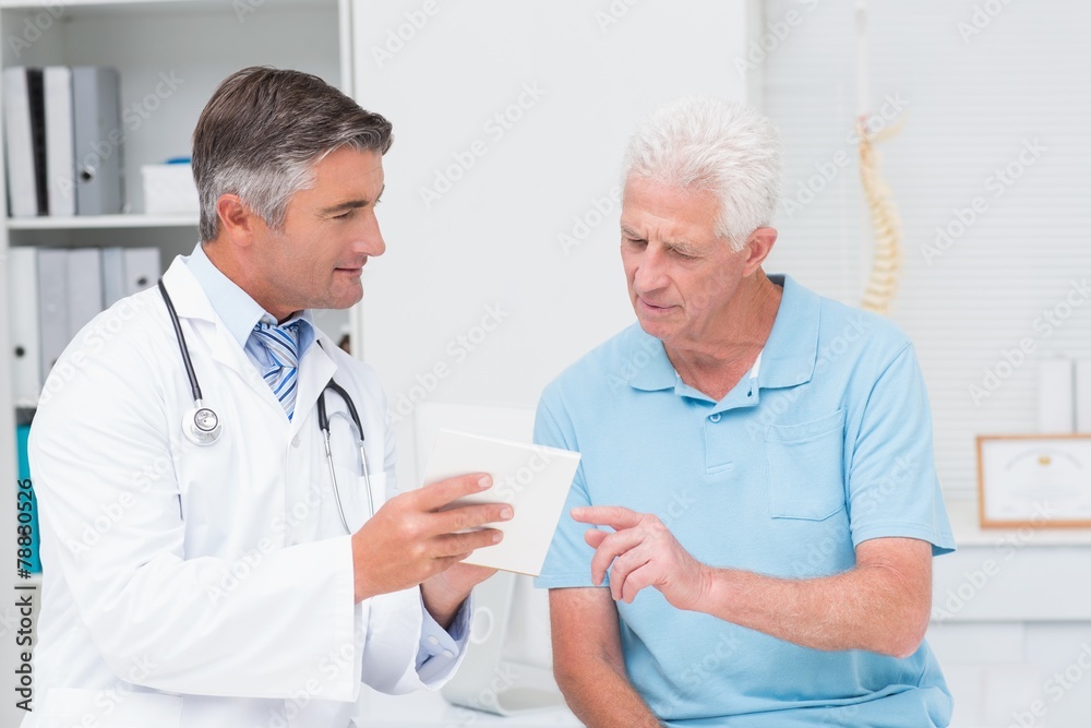 Doctor explaining prescription to senior patient - obrazy, fototapety, plakaty 