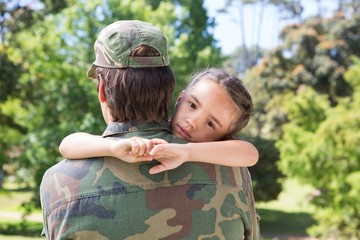 Poster - Soldier reunited with his daughter