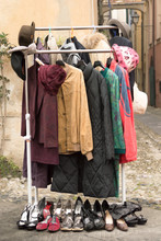 Vecchi Vestiti In Vendita - Old Fashion Clothes On Sale