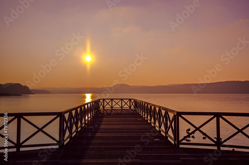 Fototapeta do kuchni Abenddämmerung am Holzsteg im See