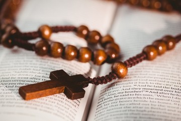 Wall Mural - Open bible with rosary beads