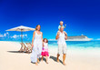 © Rawpixel.com - Family Summer Vacation Paradise Beach Happiness Concept
