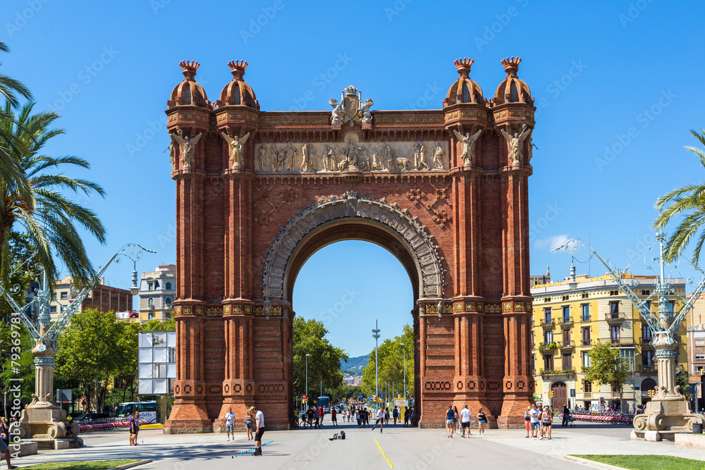 Triumph Arch in Barcelona, Spain - obrazy, fototapety, plakaty 