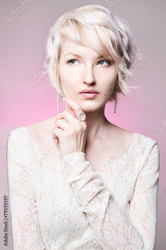 Fototapeta do kuchni Beautiful elegant lady.purple background