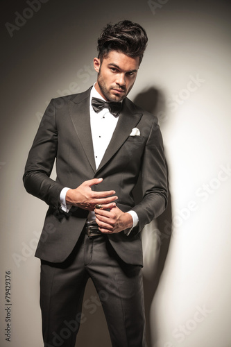 Fototapeta do kuchni Elegant young business man looking at the camera