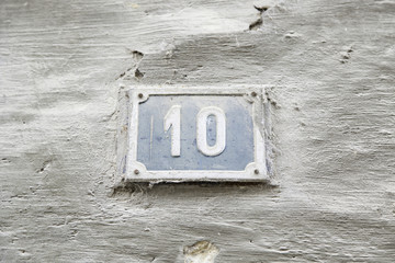 Number ten on the wall of a house