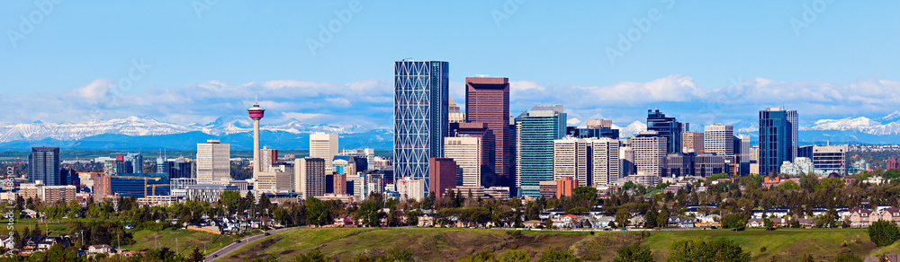 Panorama of Calgary and Rocky Mountains - obrazy, fototapety, plakaty 