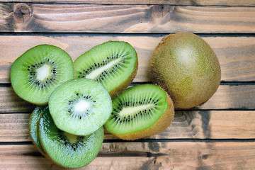 Poster - Kiwi on wooden table