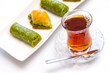 Türkische Baklava mit Tee