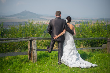 Canvas Print - Wedding couple on hill