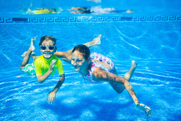 Canvas Print - Underwater kid