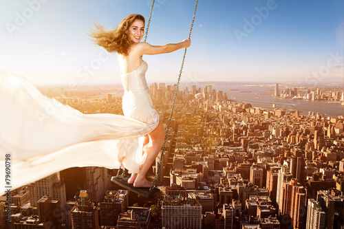 Woman on a swing Fototapet