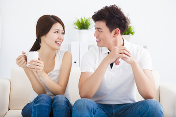 Canvas Print - happy Young couple relaxing in sofa