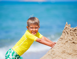 Poster - Boy playing on the beach