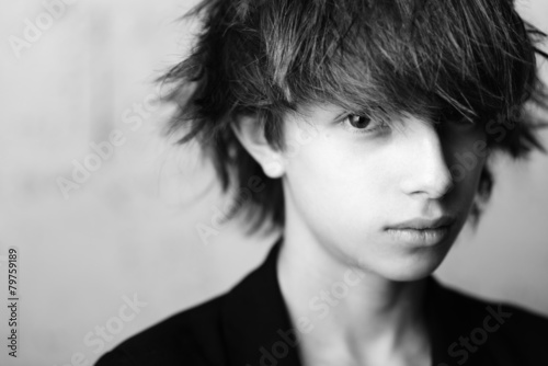 Naklejka - mata magnetyczna na lodówkę Modèle coiffure - Portrait d'enfant 03 noir et blanc