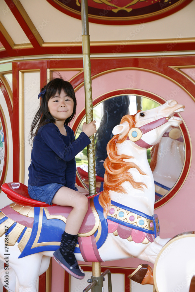リヤドロ メリーゴーランドに乗る少女 刻印あり