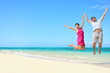 © Maridav - Beach vacation - happy fun tourists couple jumping