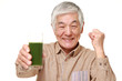 © jedi-master - 青汁を持つ高齢者