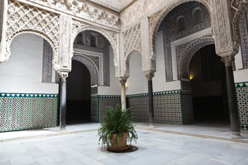 Fototapete - Patio de las Munecas en el Real Alcazar de Sevilla, Spain