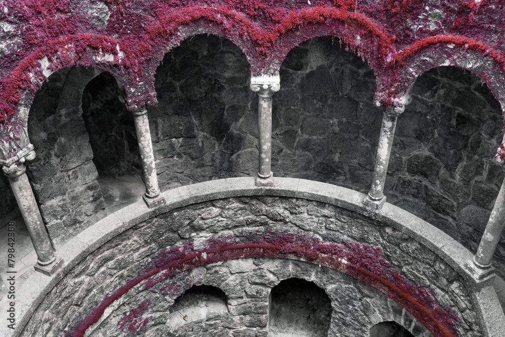 studnia-inicjacyjna-quinta-da-regaleira-w-sintrze-w-portugalii