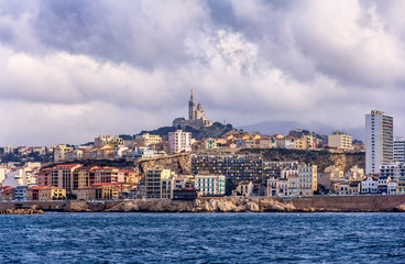 Wall Mural - View of the Notre-Dame de la Garde in Marseille - France