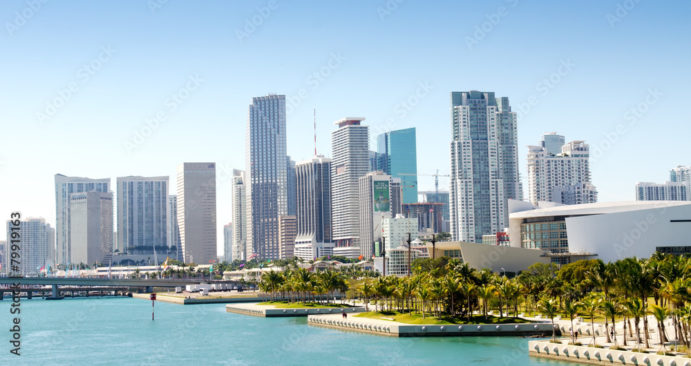 Panoramic view of the downtown Miami skyline, Florida, USA. - obrazy, fototapety, plakaty 