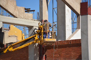 Wall Mural - trabajando sobre una grua