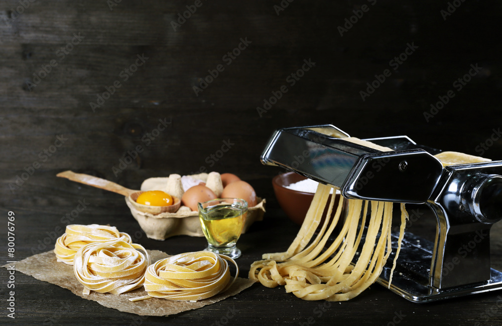 Metal pasta maker machine and ingredients for pasta