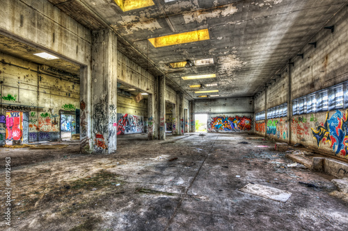 Naklejka na drzwi Dilapidated warehouse in an abandoned factory