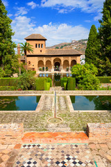 Fototapete - Alhambra de Granada. El Partal, amazing garden with some ponds