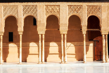 Fototapete - Alhambra de Granada. Gallery in the Court of the Lions