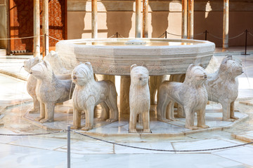 Fototapete - Alhambra de Granada. Marble fountain in The Court of the Lions
