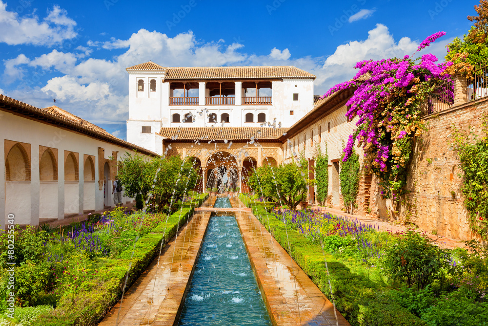 Alhambra de Granada. Generalife's fountain and gardens - obrazy, fototapety, plakaty 