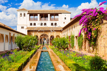 Fototapete - Alhambra de Granada. Generalife's fountain and gardens