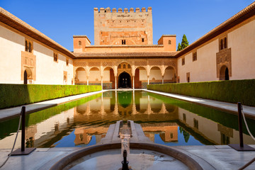 Wall Mural - Alhambra de Granada. Patio de Arrayanes y Torre de Comares
