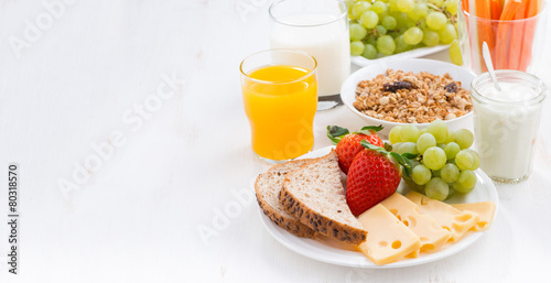 Fotografie, Obraz healthy and nutritious breakfast with fresh fruits and vegetable