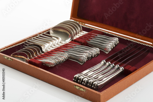 Silberbesteck, Besteckkasten – kaufen Sie dieses Foto und finden Sie