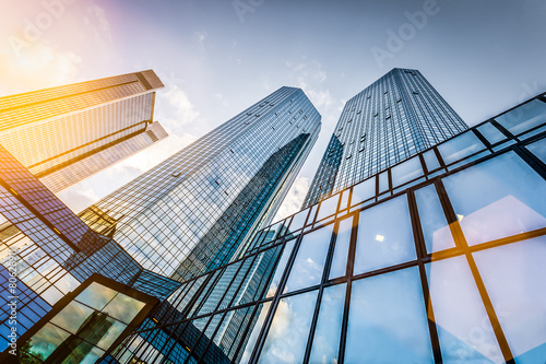 Cuadros en Lienzo Modern skyscrapers in business district at sunset