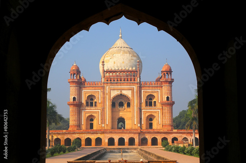 Fotografie, Obraz Tomb of Safdarjung seen from main gateway, New Delhi, India