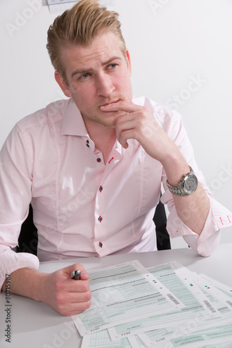 Mann Am Schreibtisch 2021 Mann Am Schreibtisch 2021