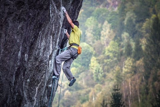 free climbing in val Masino