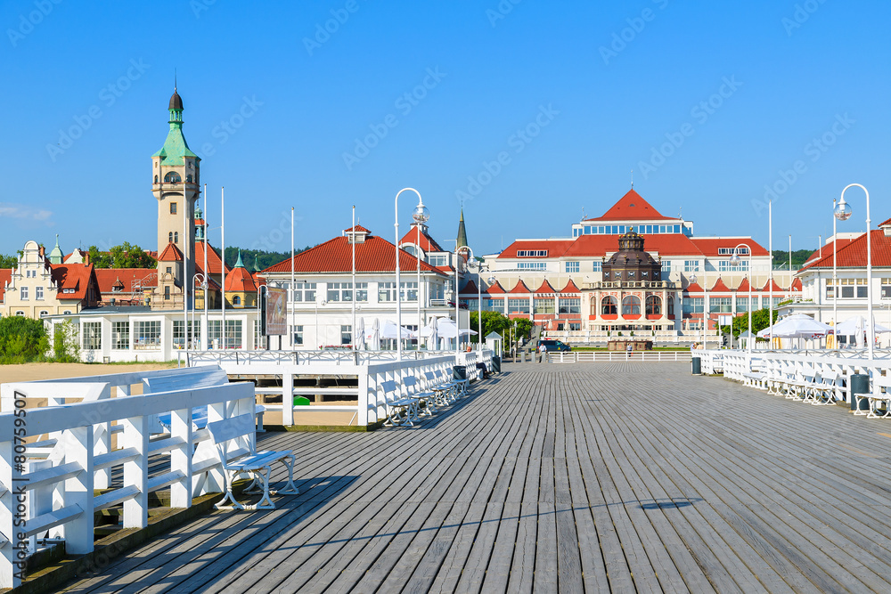 Wooden pier in Sopot seaside town in summer, Baltic Sea, Poland - obrazy, fototapety, plakaty 