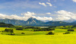 Panorama Landschaft in Bayern mit Berge der Alpen bei Füssen
