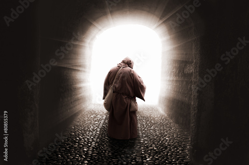 Fotografía Fray blissed con la fe iluminada por dios