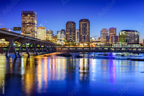 Fotografía Richmond, Virginia Skyline en el río James